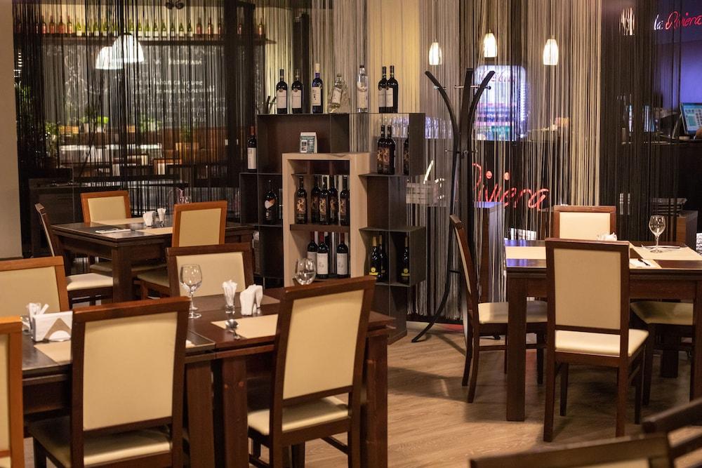 Hotel Galaxy Dumbravita  Екстериор снимка