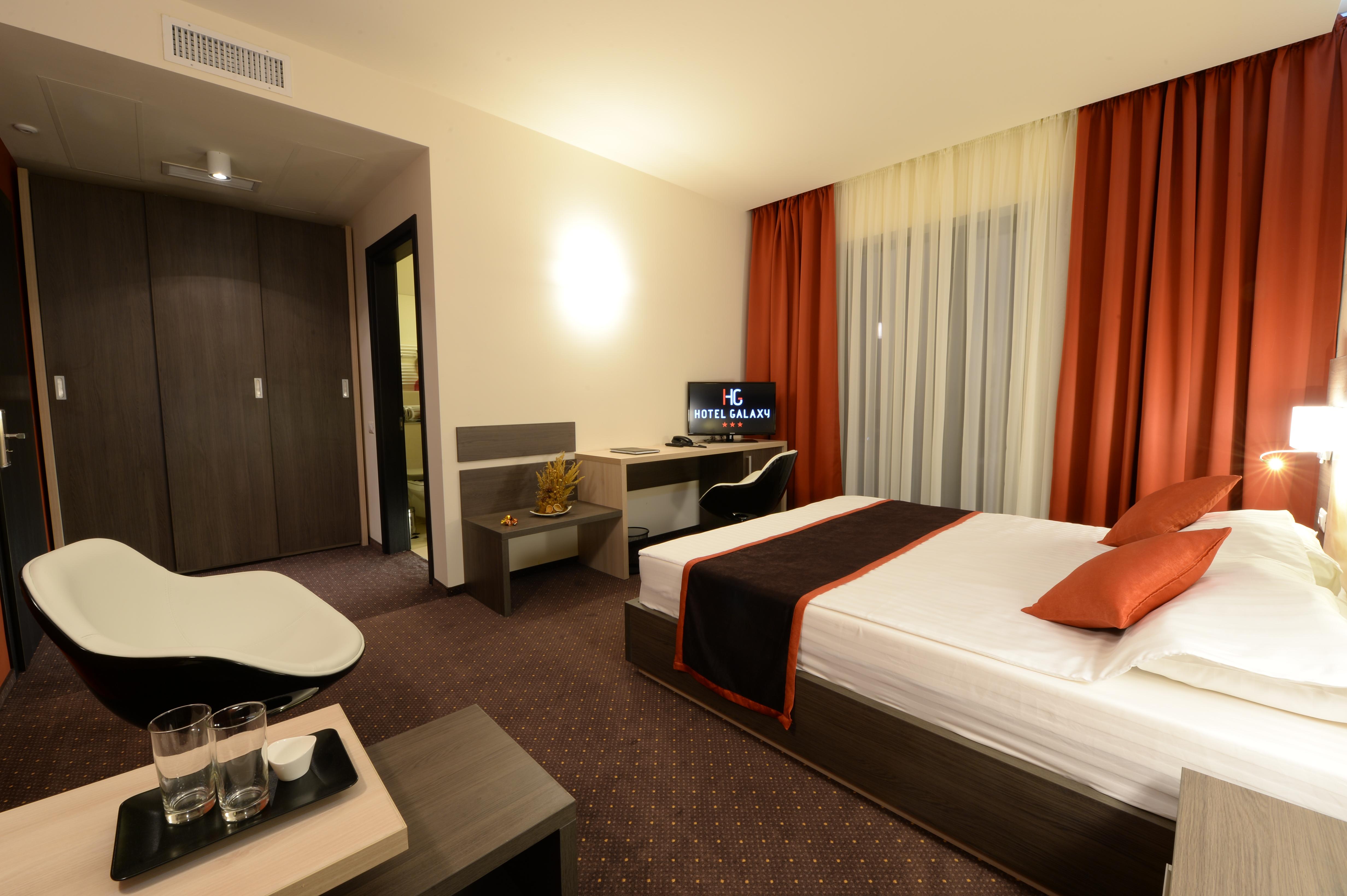 Hotel Galaxy Dumbravita  Екстериор снимка