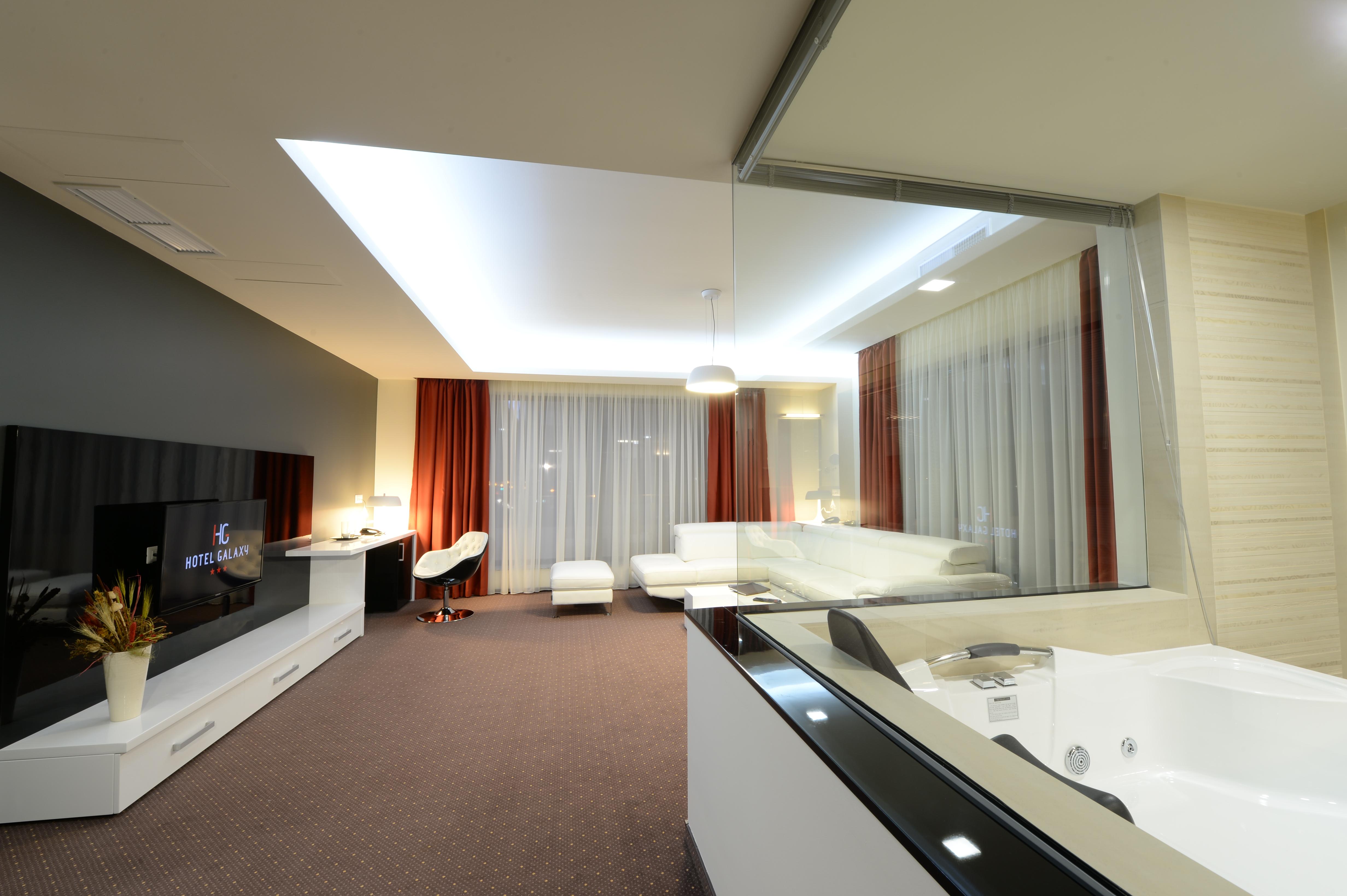 Hotel Galaxy Dumbravita  Екстериор снимка