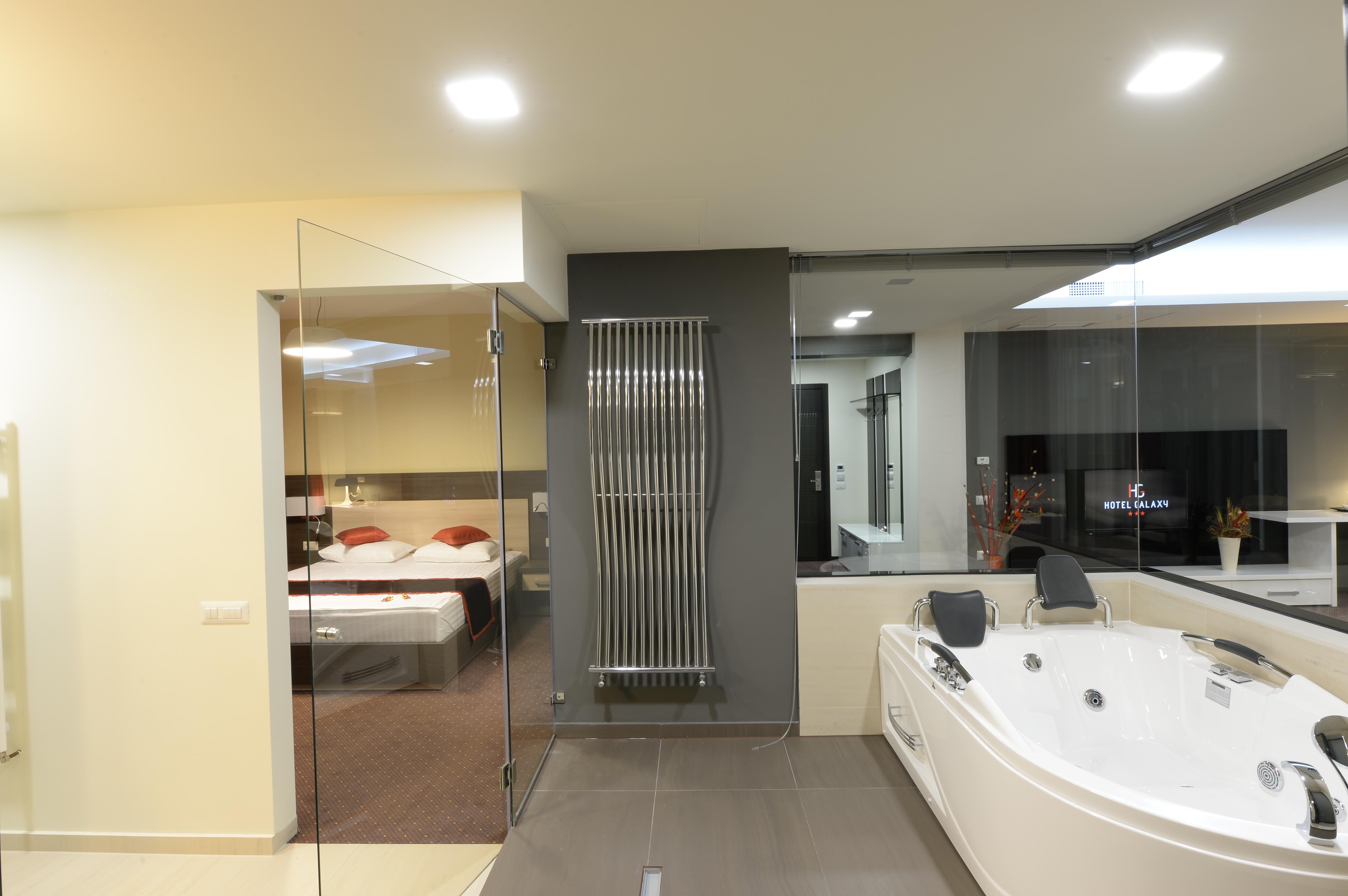 Hotel Galaxy Dumbravita  Екстериор снимка