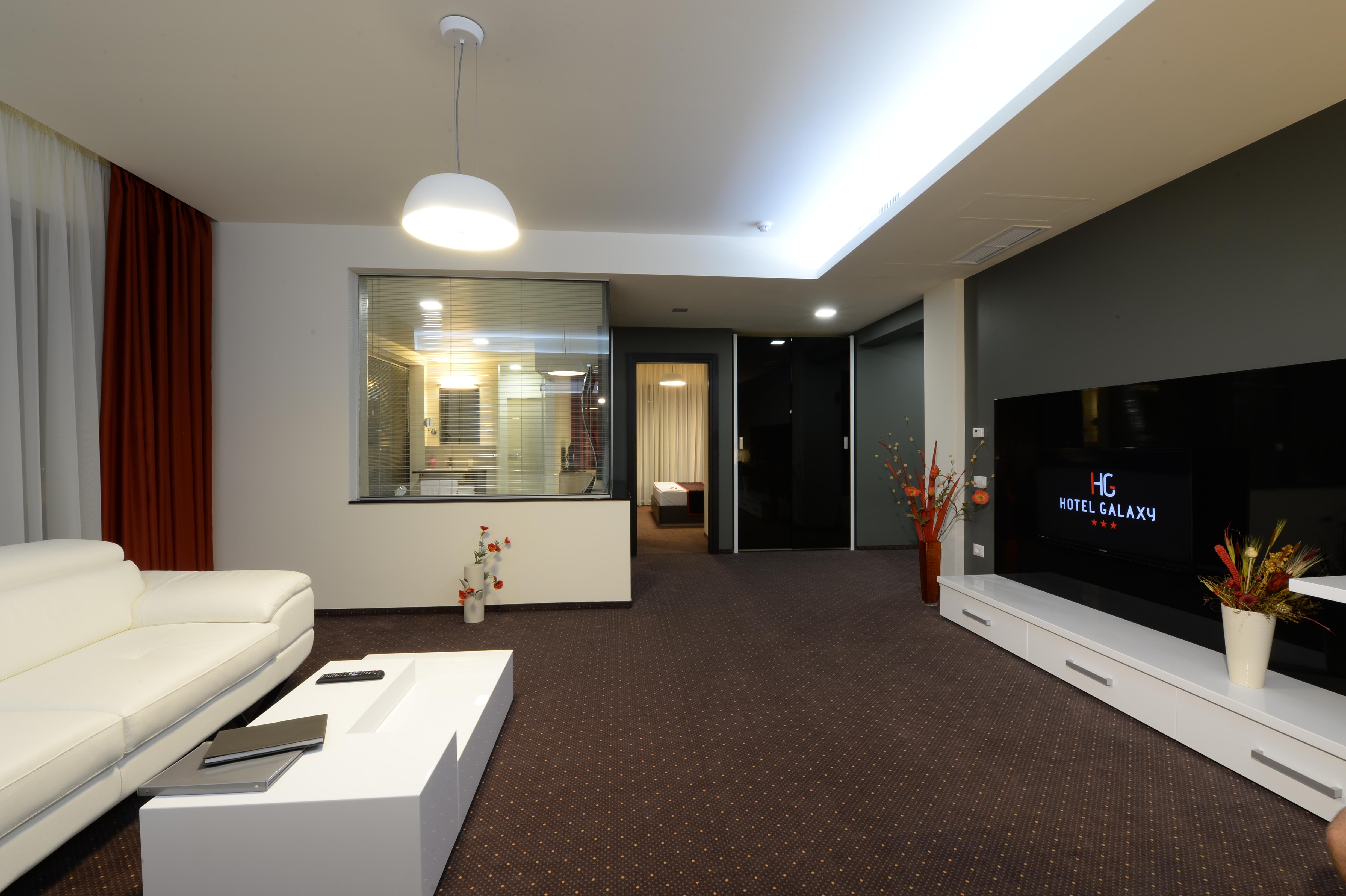 Hotel Galaxy Dumbravita  Екстериор снимка