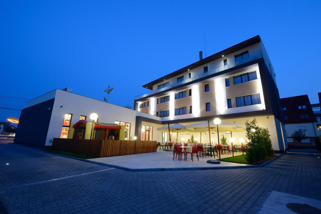 Hotel Galaxy Dumbravita  Екстериор снимка