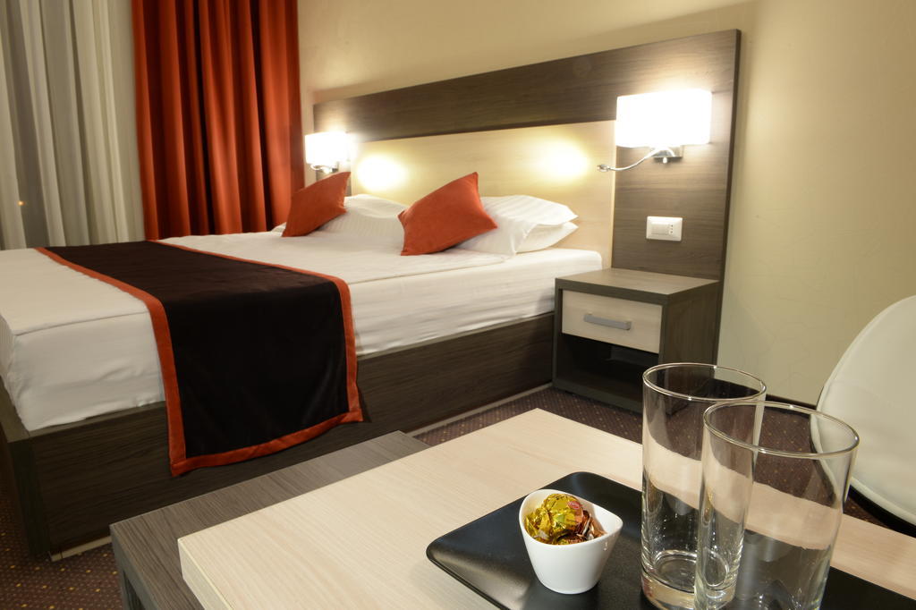 Hotel Galaxy Dumbravita  Стая снимка